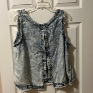 Top to a jean set. Really cute with a pair of black pants or skirt or jeans.
